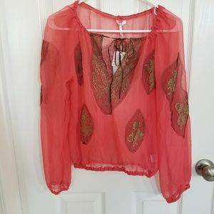 Metro 7 lace applique top